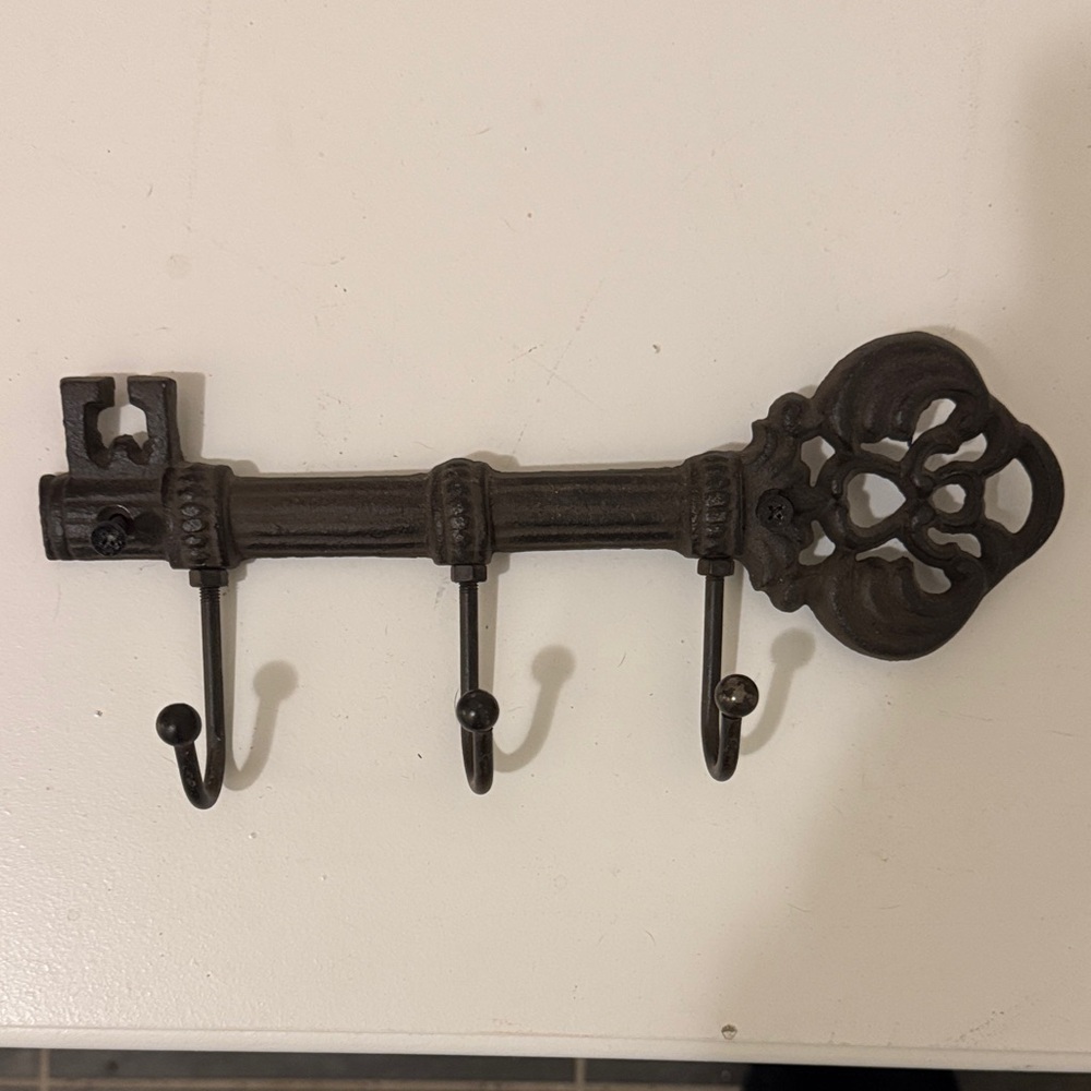 Antique-Style Iron Key Wall Hook Rack in Dark Brown